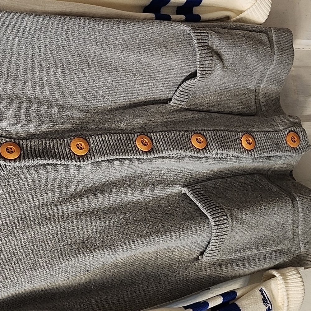 Mitchell & Ness Gray Sweater with Cream Sleeves - Picture 2 of 6